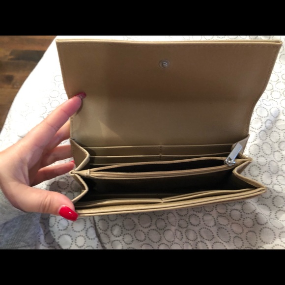 ⭐️ Matt and Nat Beige wallet - Picture 2 of 3